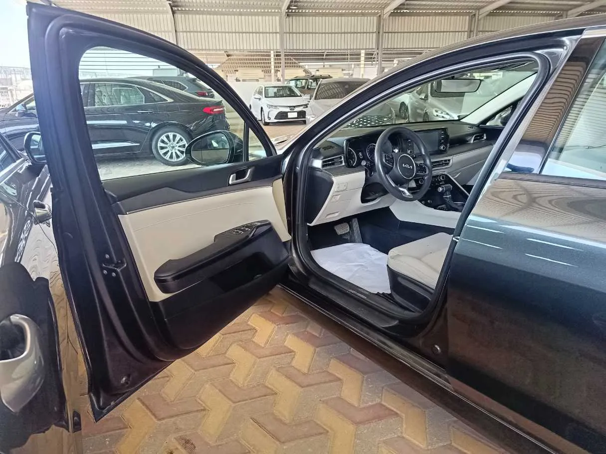 Car image 8