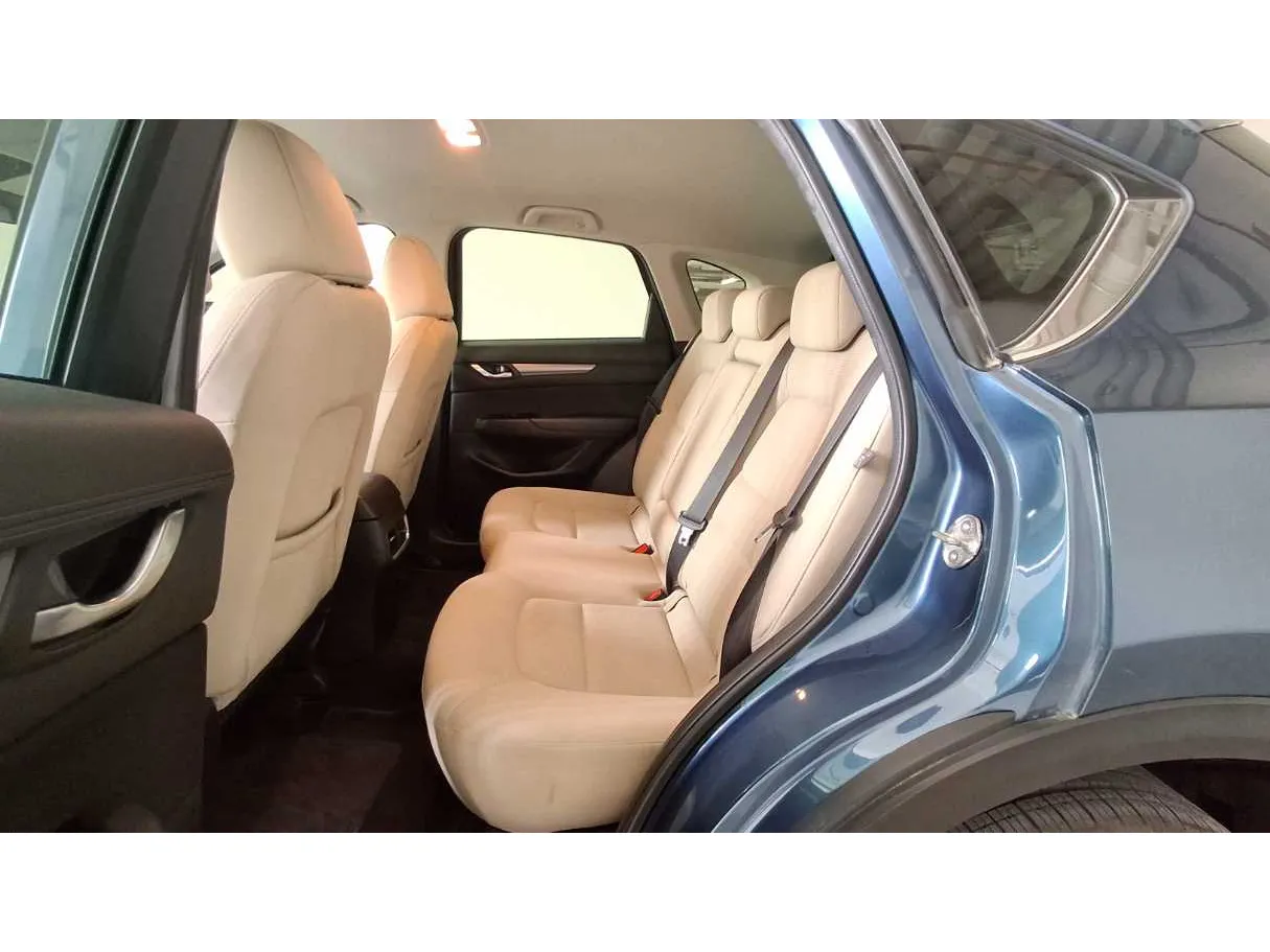 Car image 13