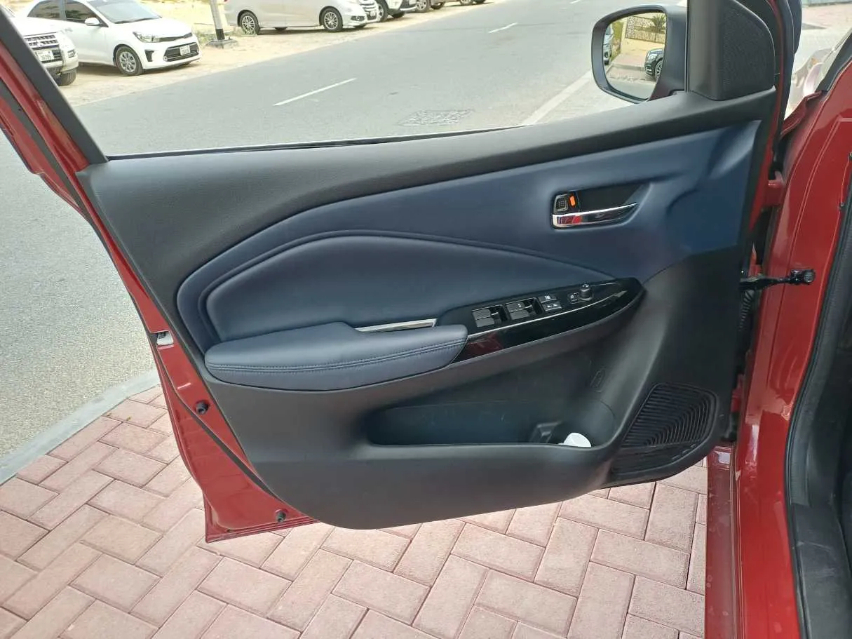 Car image 10
