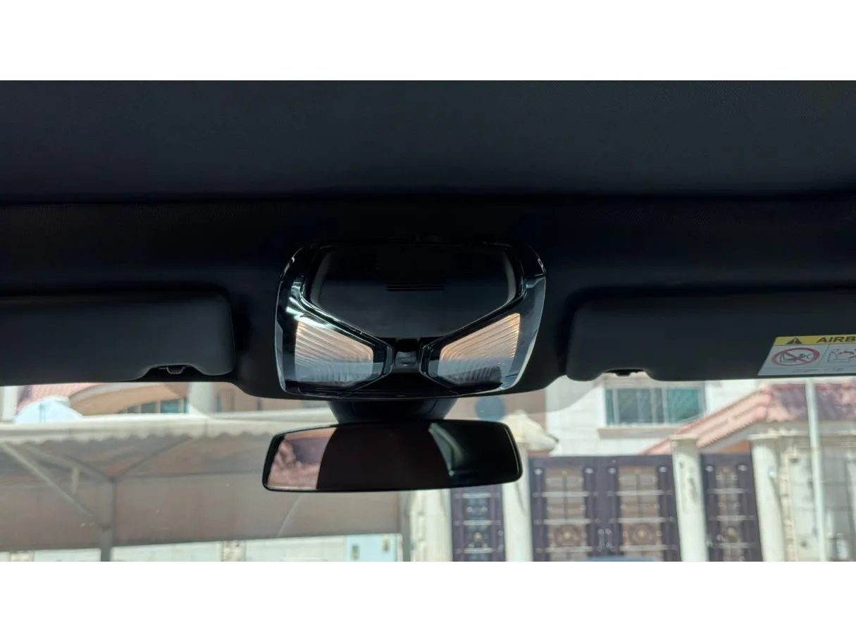 Car image 25