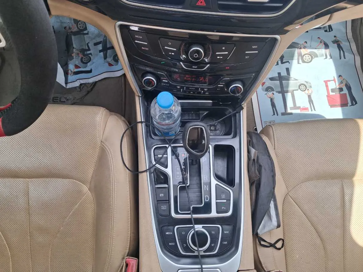 Car image 17