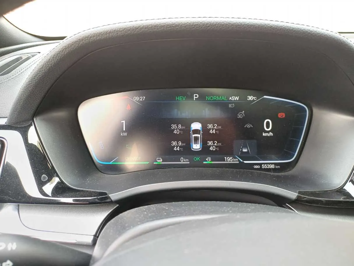 Car image 19
