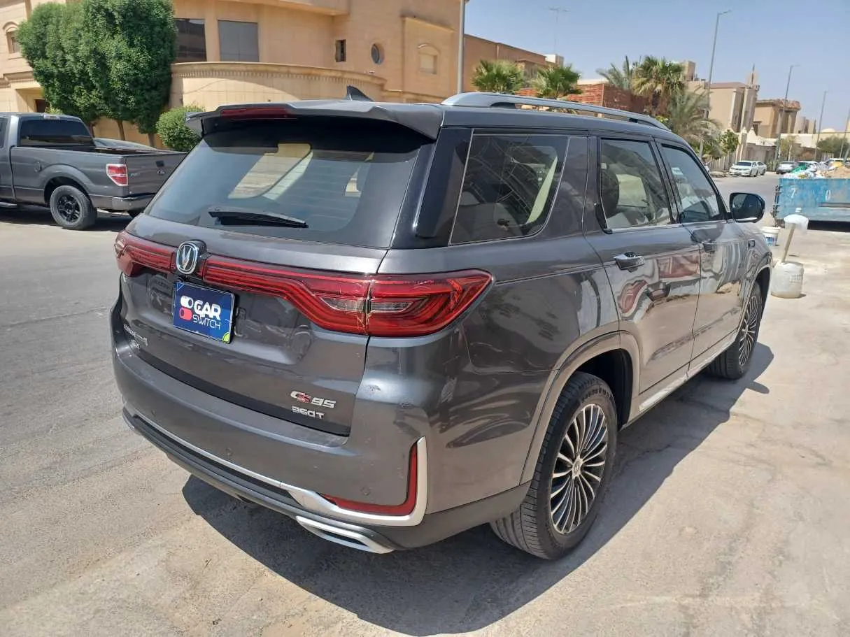 Car image 5