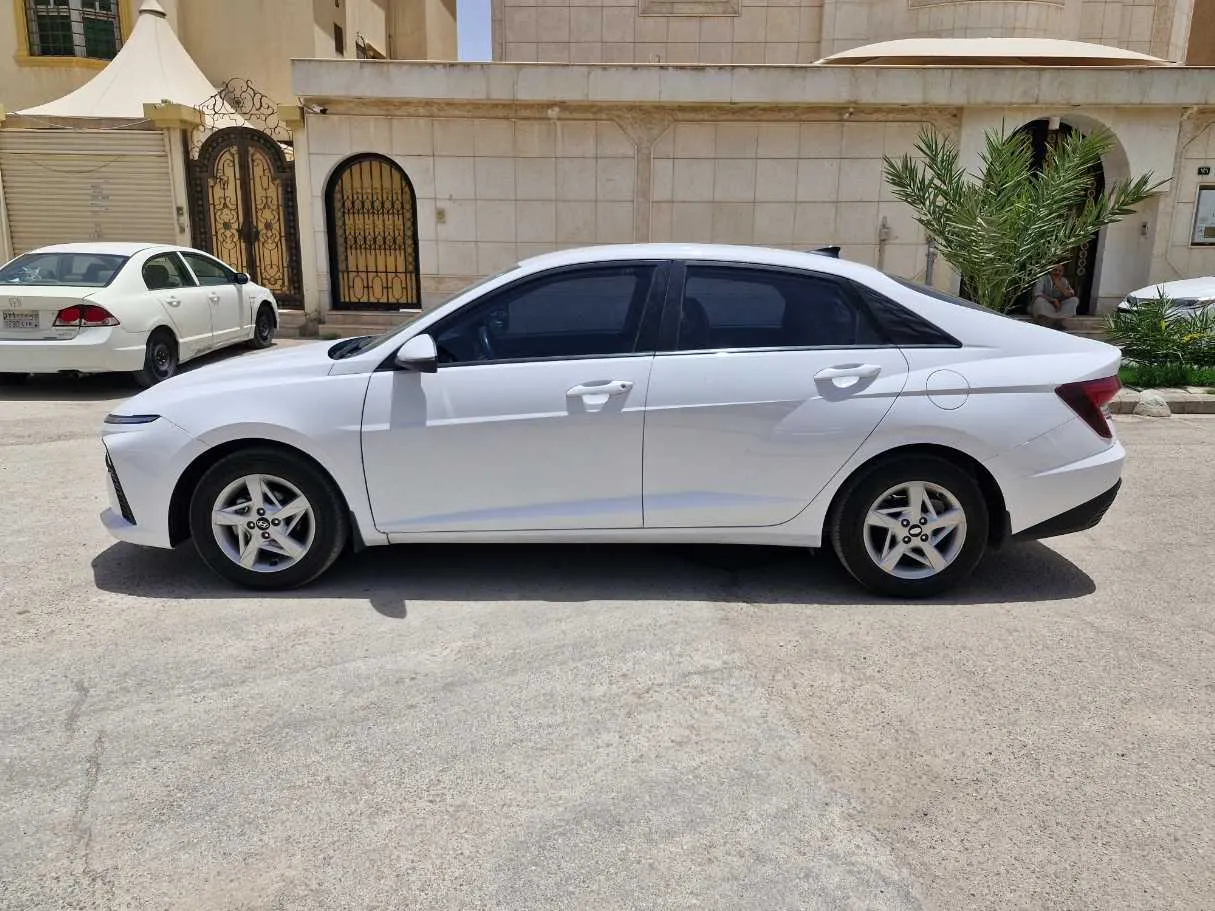 Car image 8