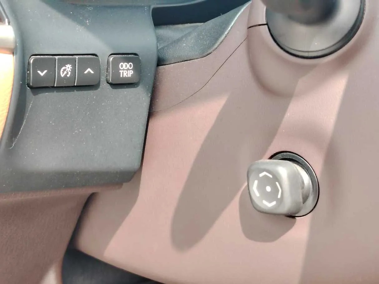 Car image 26