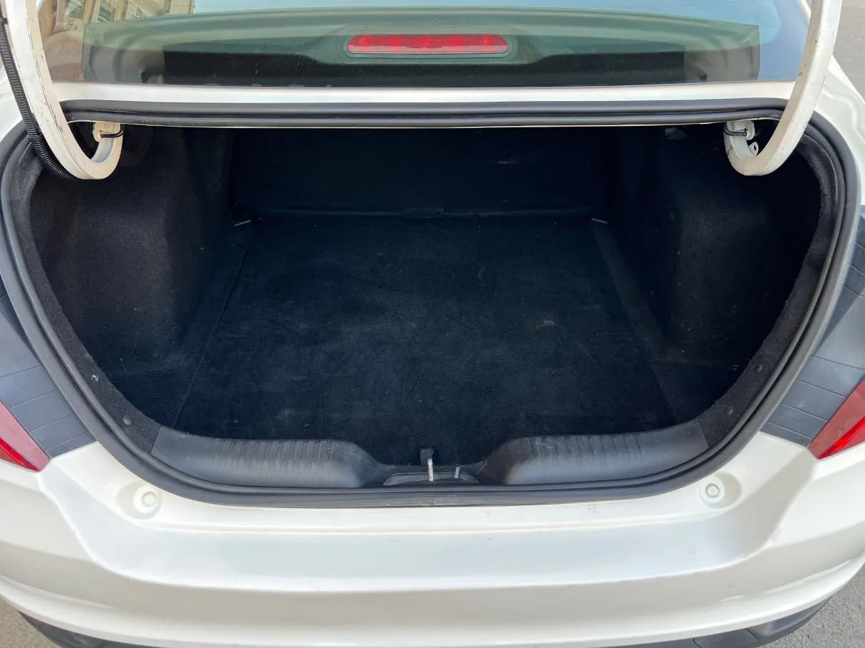 Car image 21