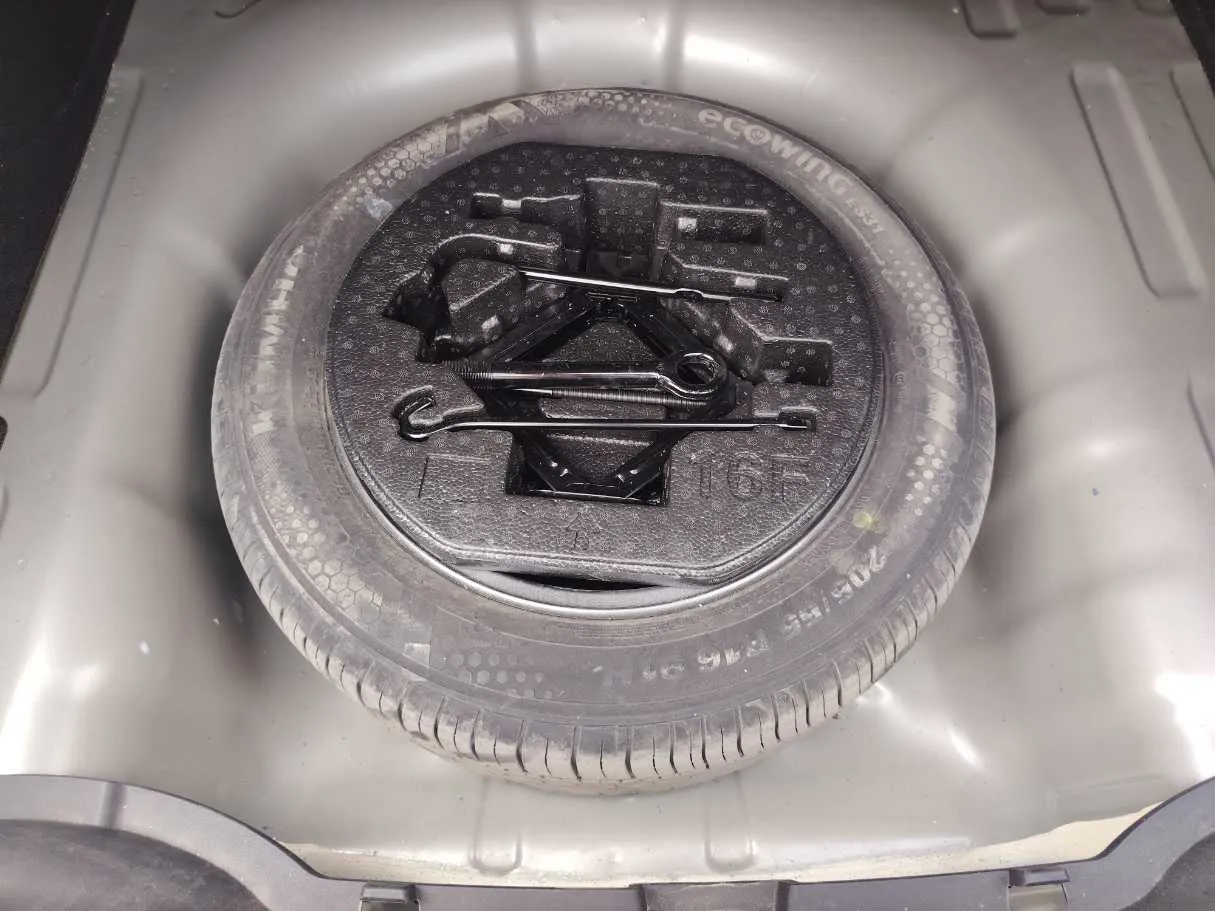 Car image 29