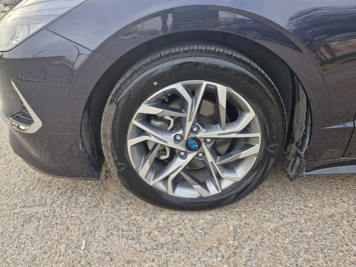 Car image 10