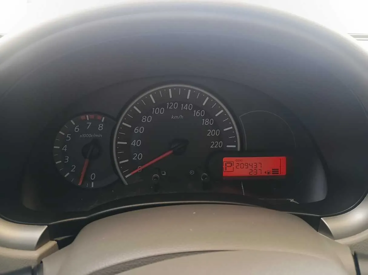 Car image 18