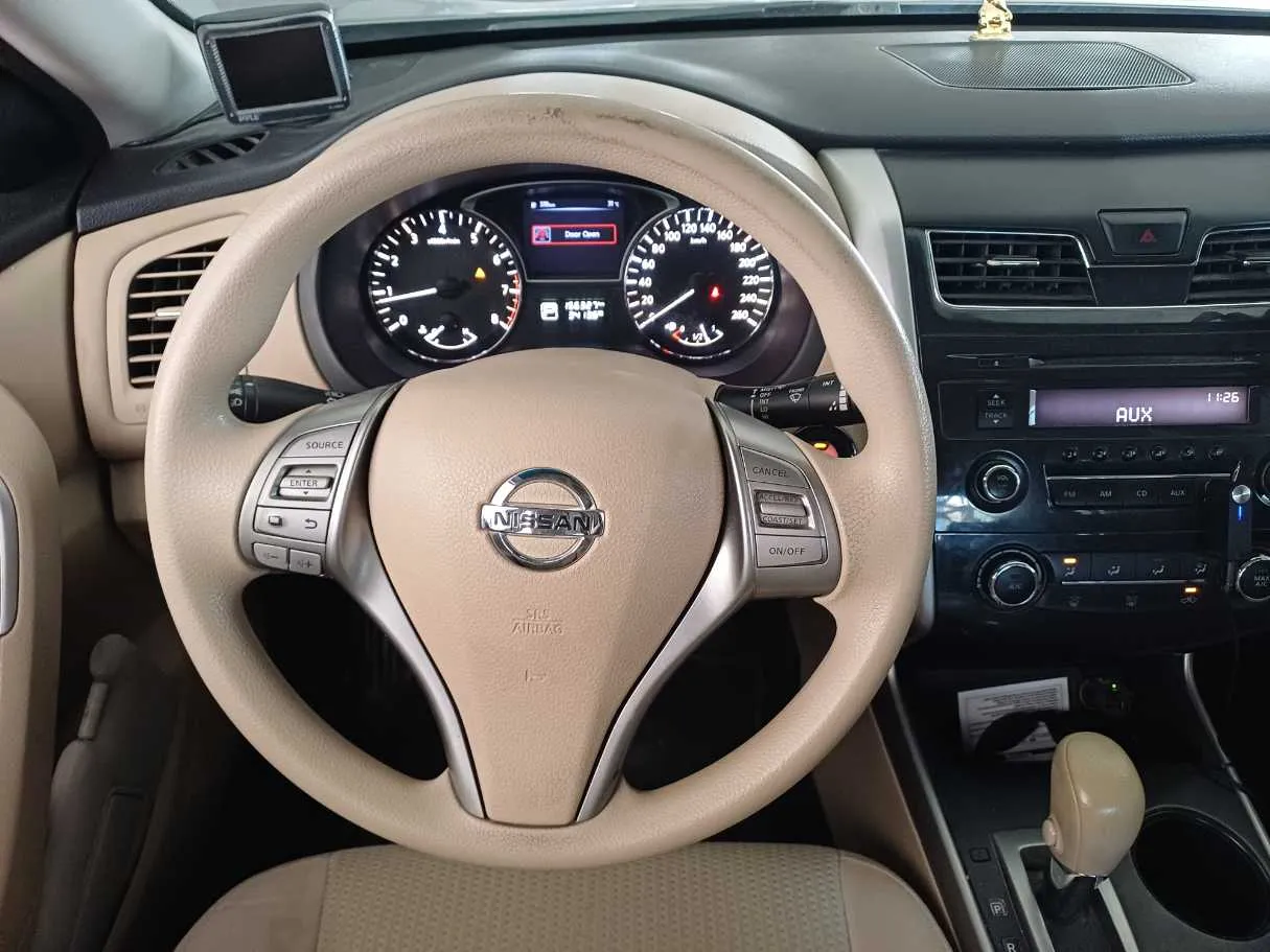 Car image 14