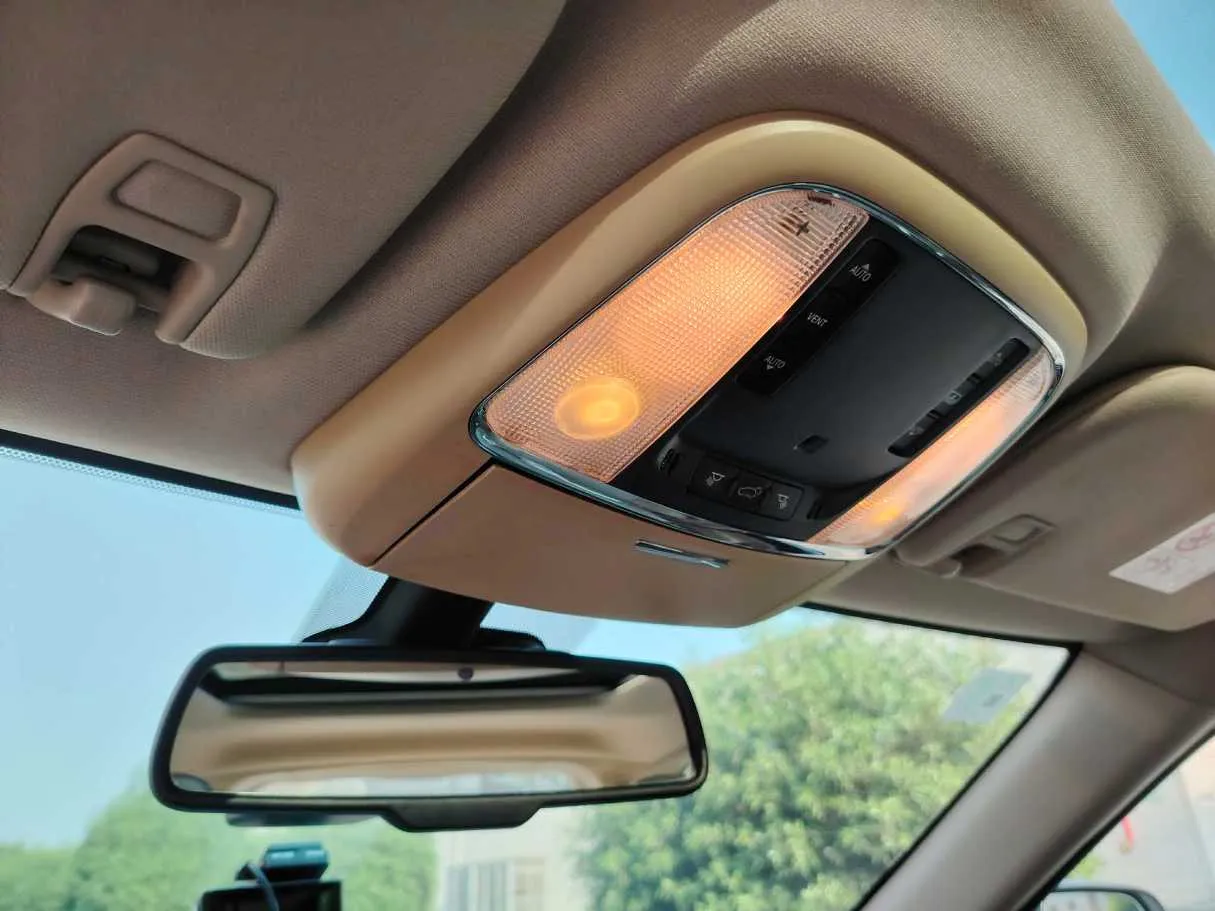 Car image 38