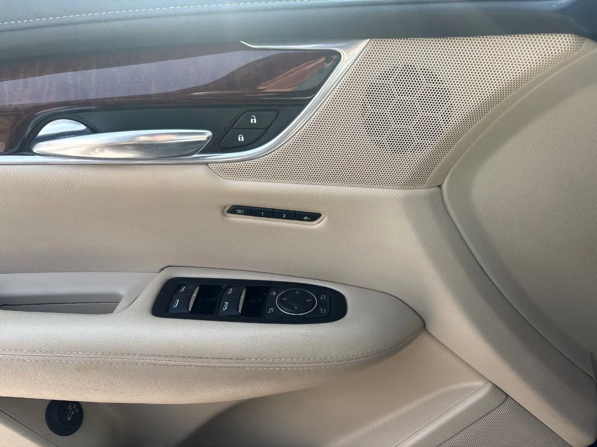 Car image 27