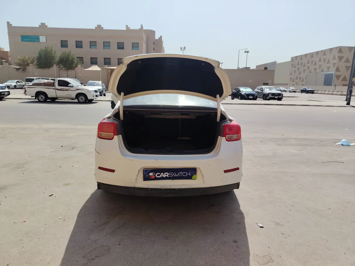 Car image 25