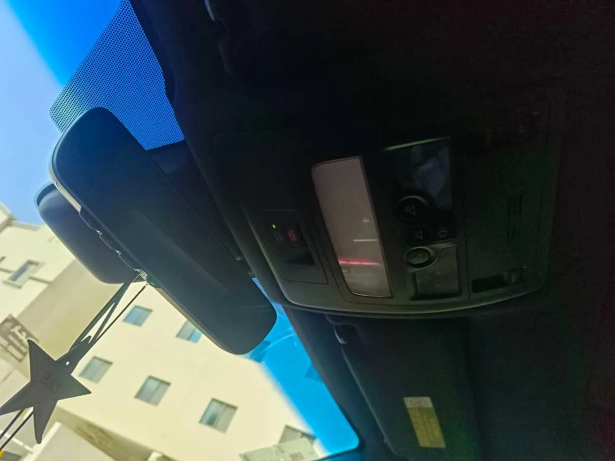 Car image 36