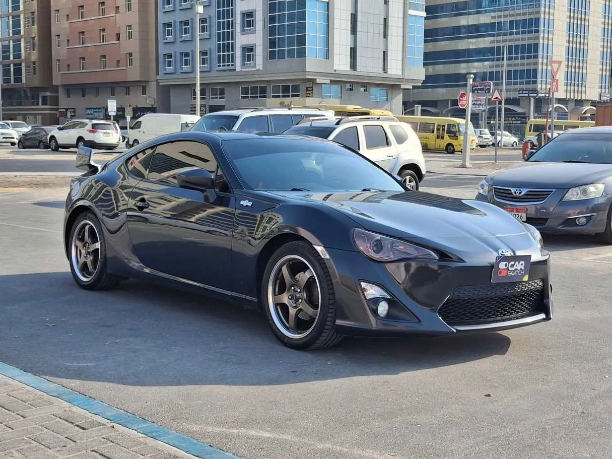 Car image 3
