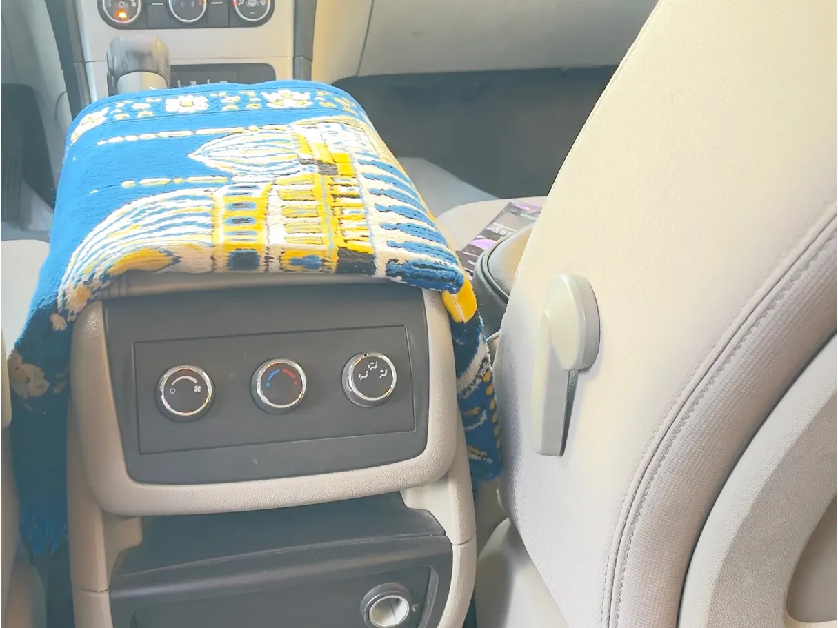 Car image 8