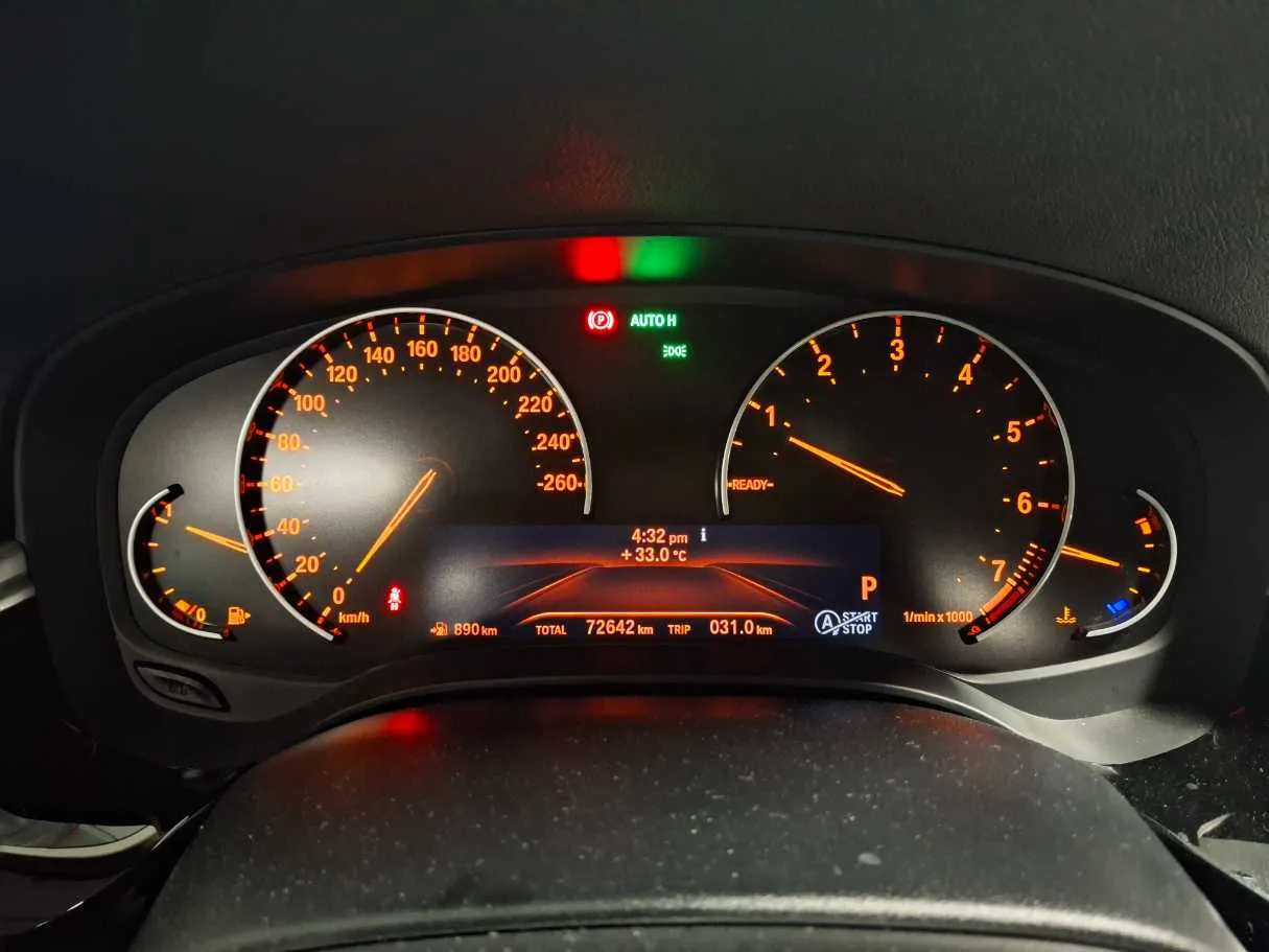 Car image 17