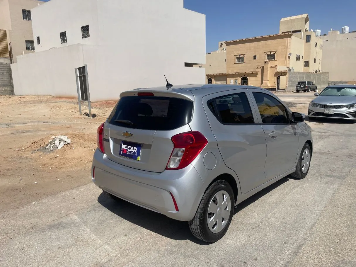 Car image 4