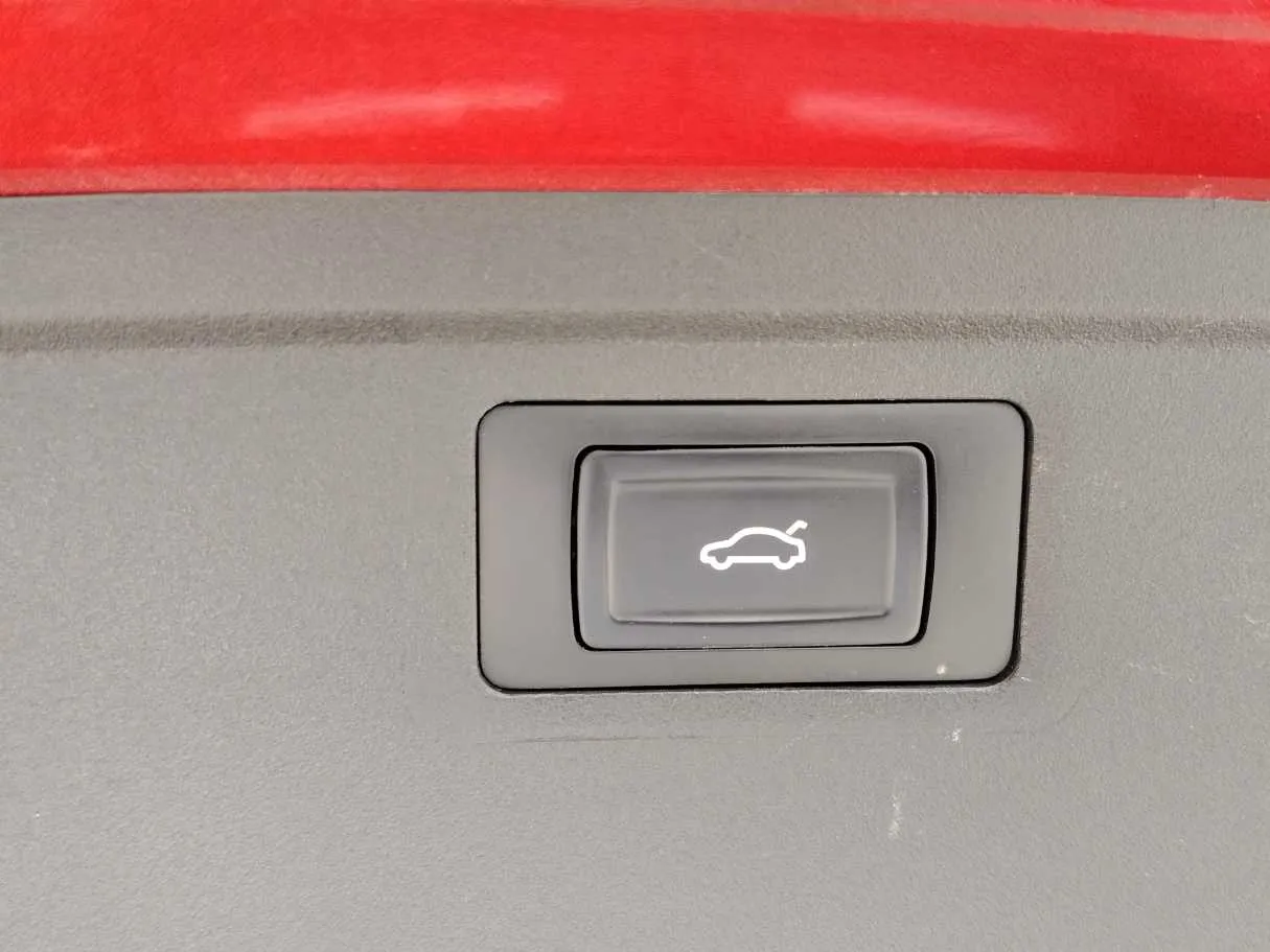 Car image 27