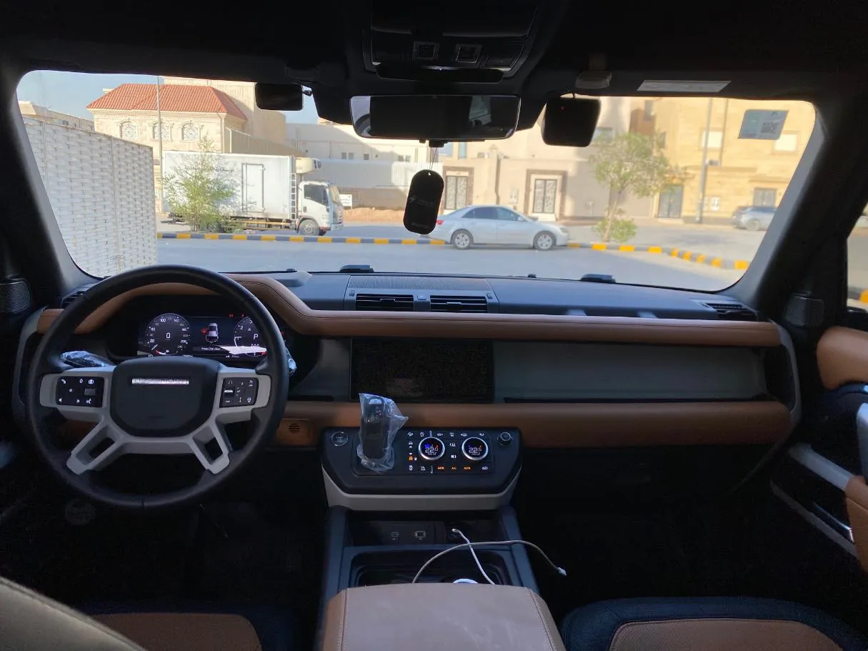 Car image 17