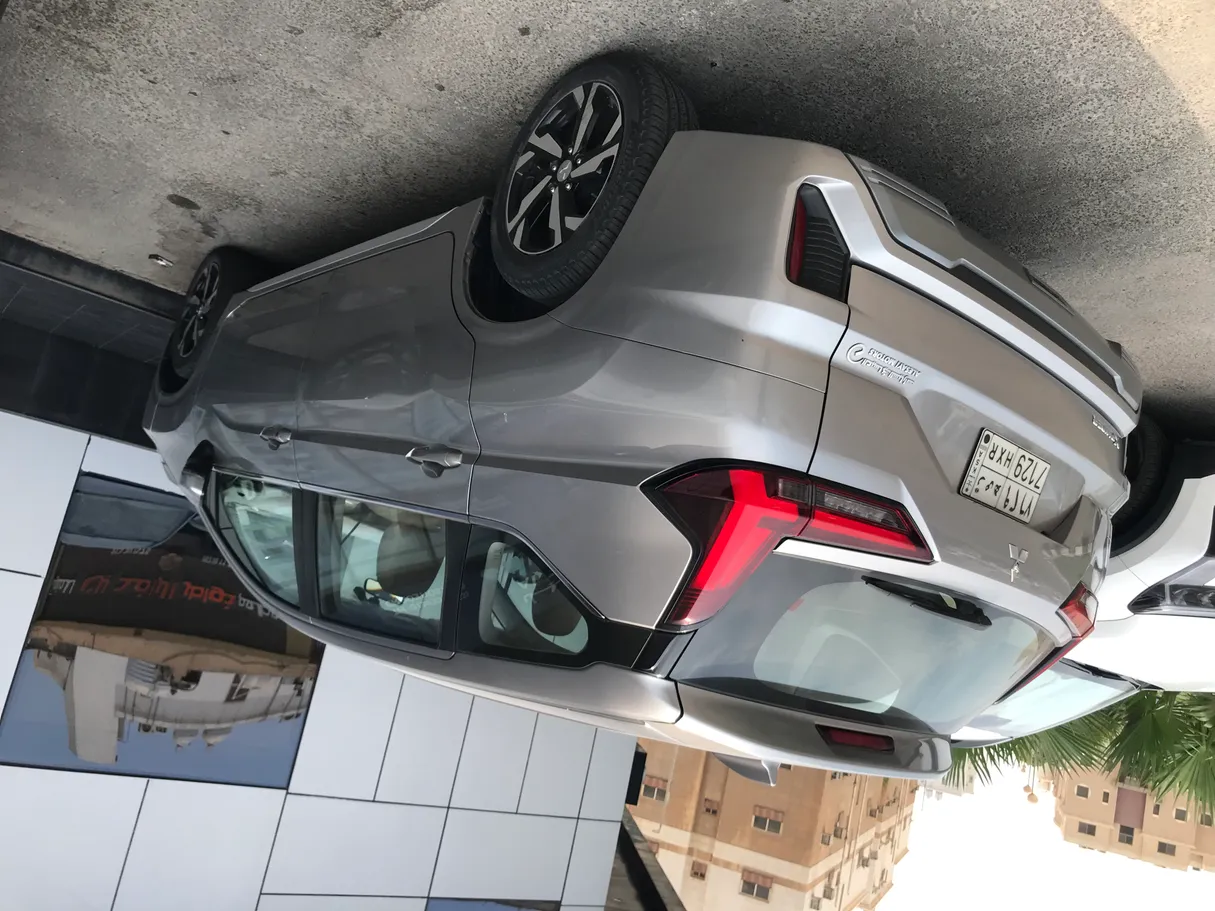 Car image 8