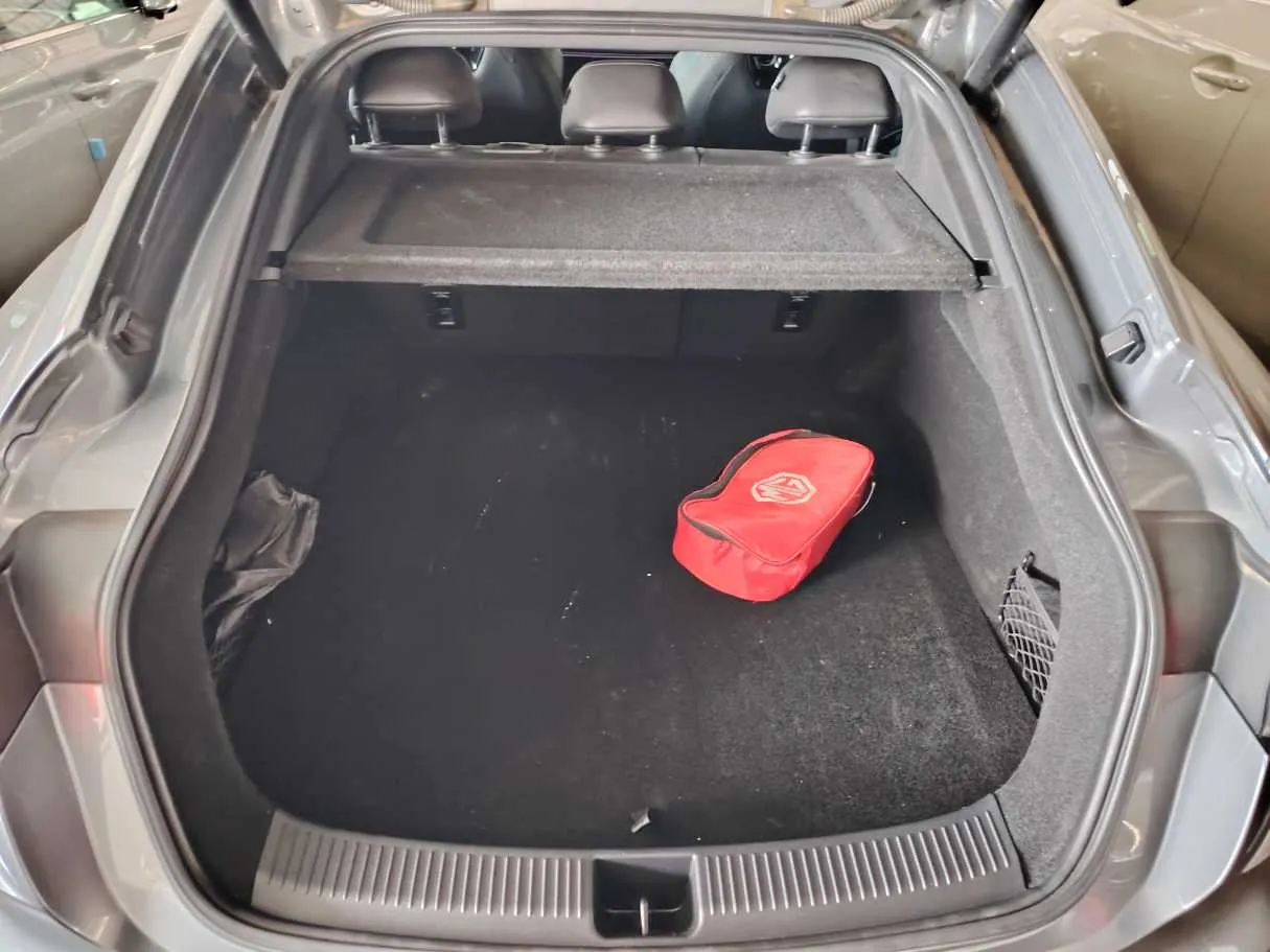 Car image 31