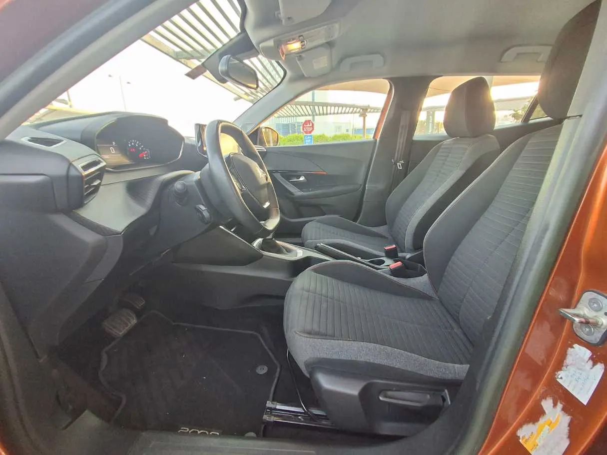 Car image 12