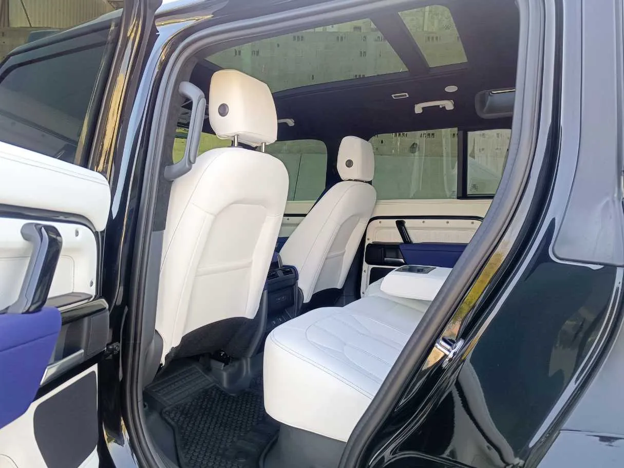 Car image 20