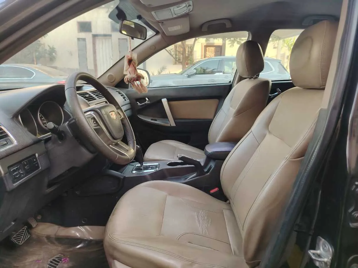 Car image 16