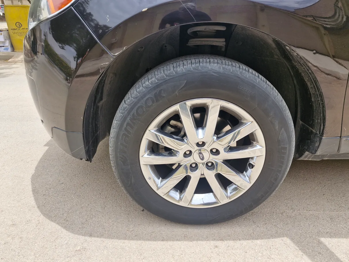 Car image 10