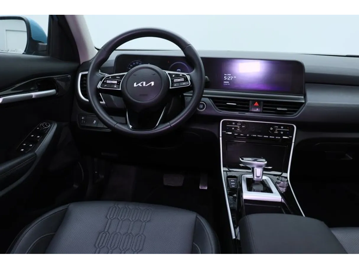 Car image 15