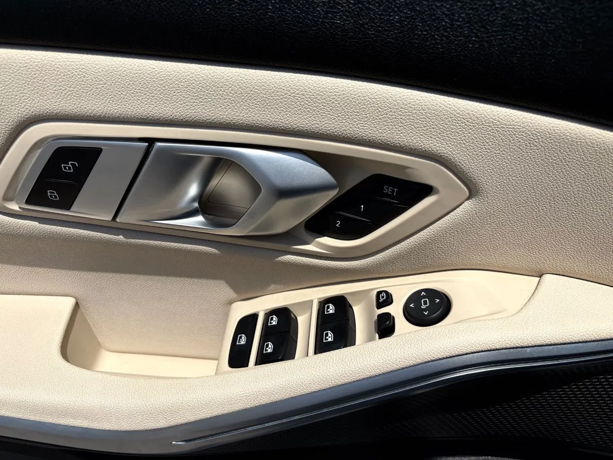 Car image 28