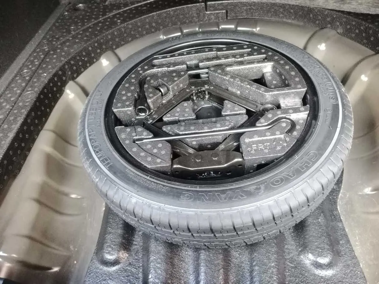 Car image 38