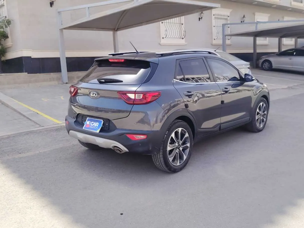 Car image 5