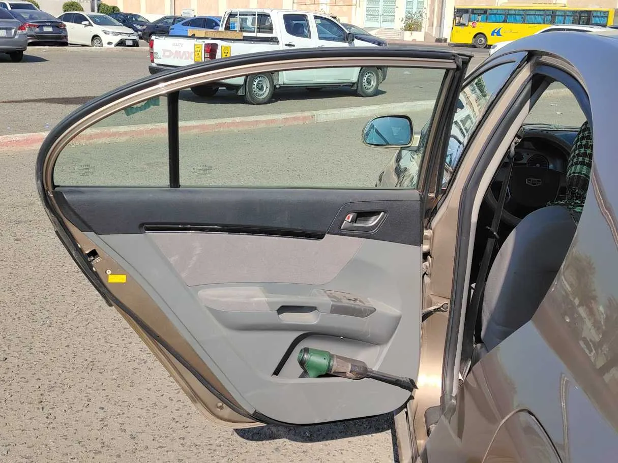 Car image 13