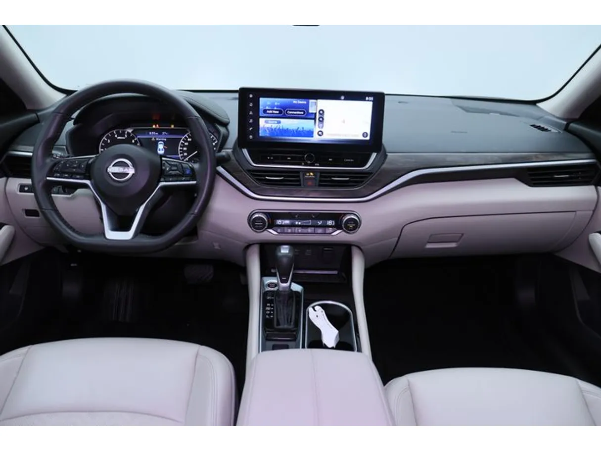 Car image 14