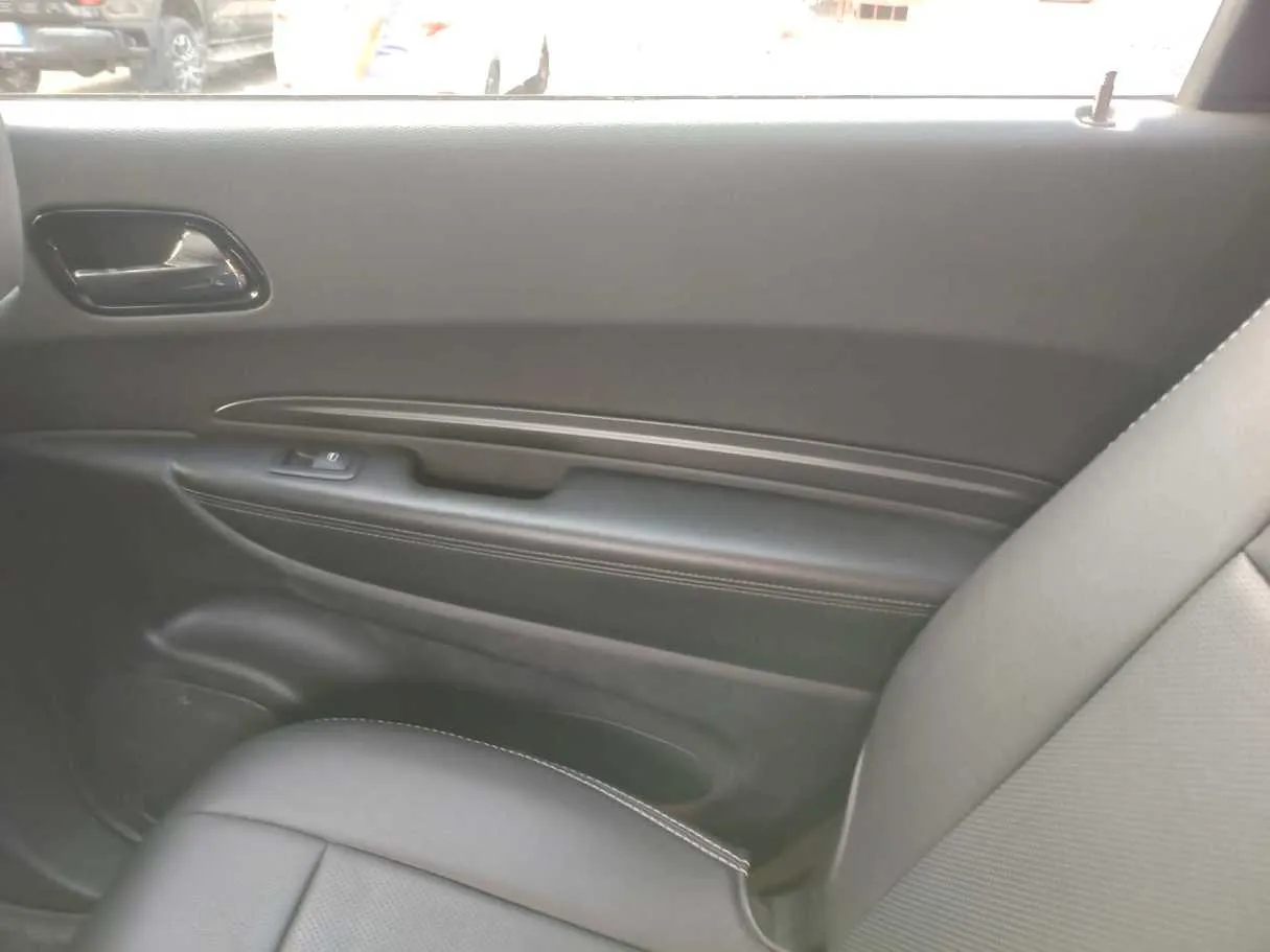 Car image 33