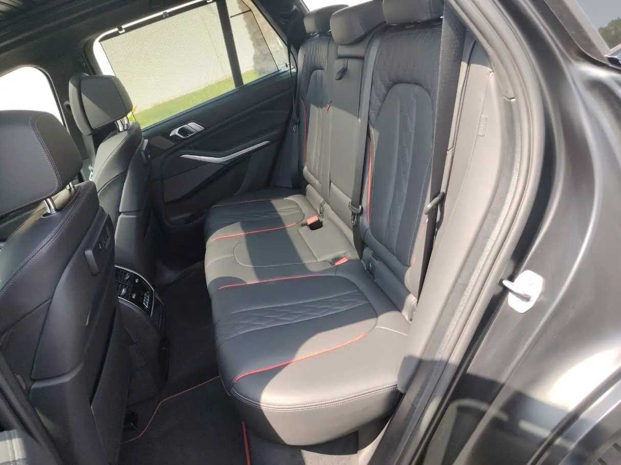 Car image 16