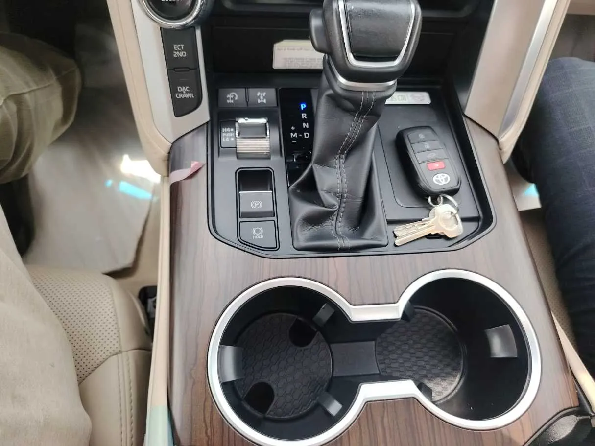 Car image 25