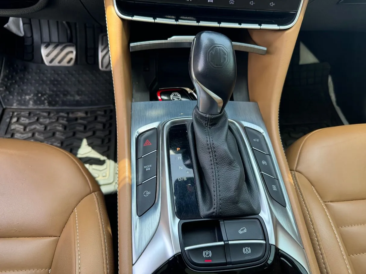 Car image 18