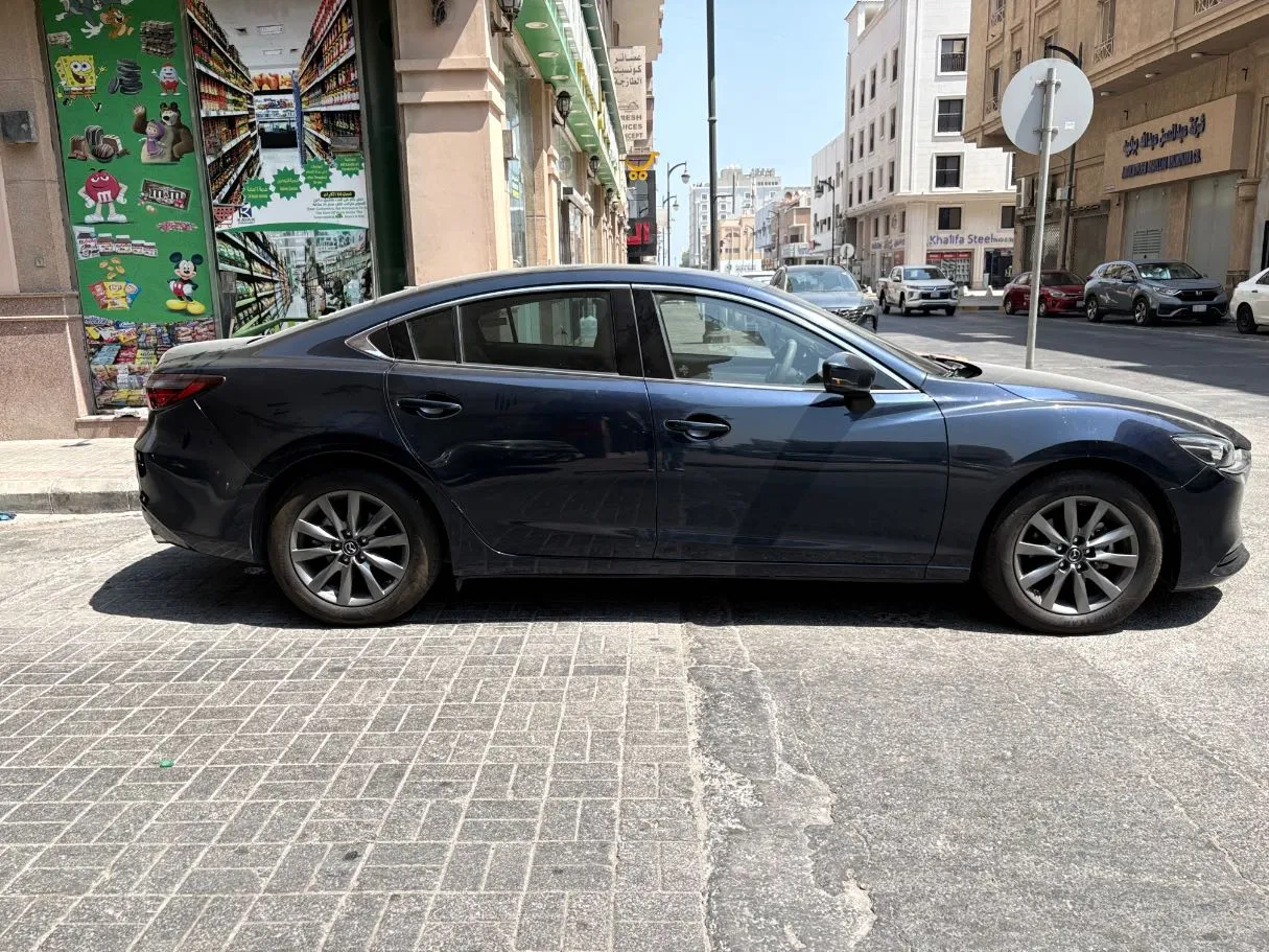 Car image 4