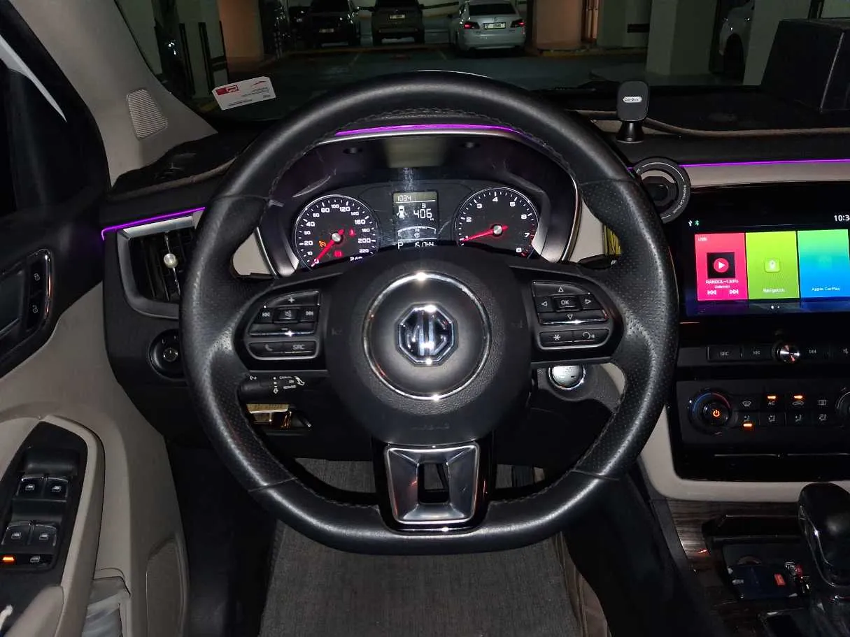 Car image 17