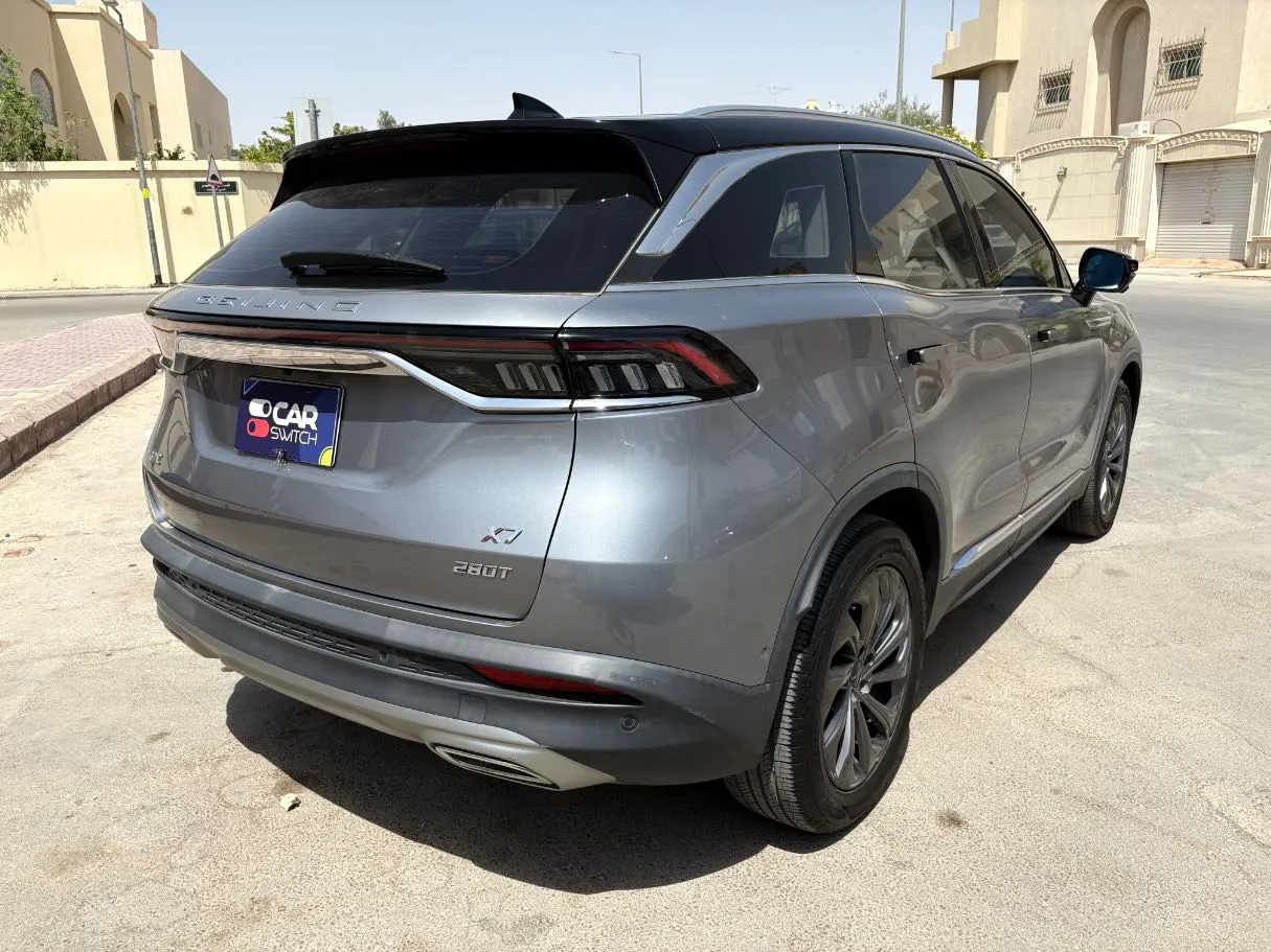Car image 5