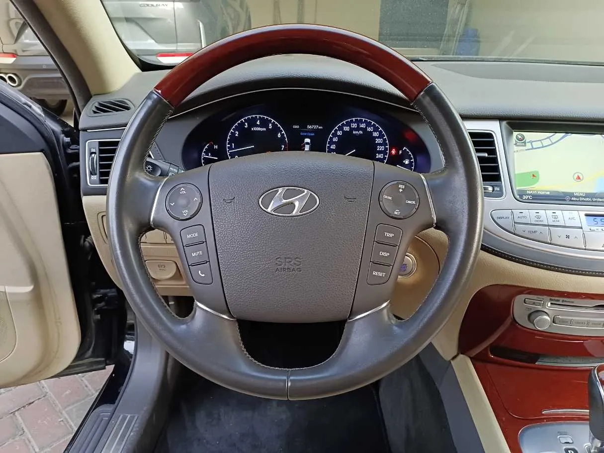 Car image 17