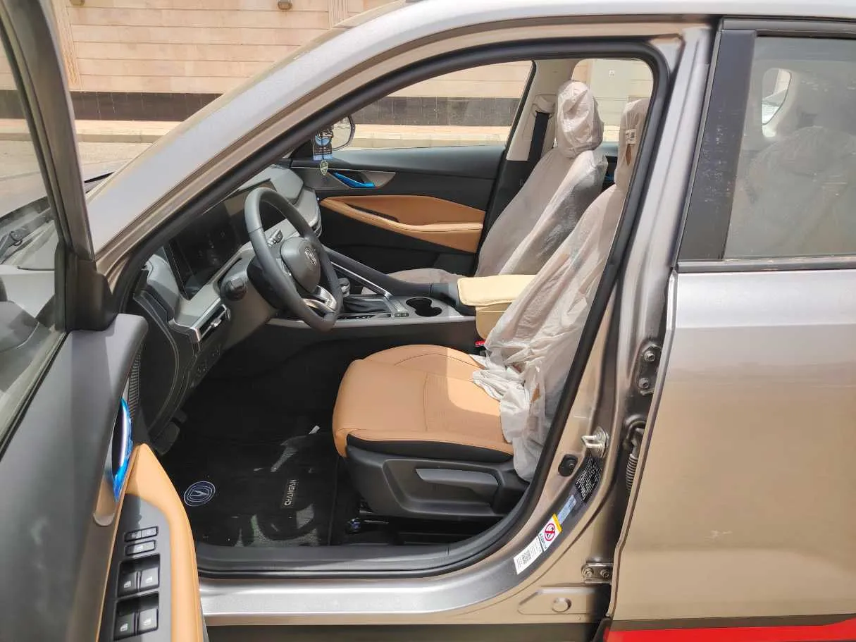 Car image 12