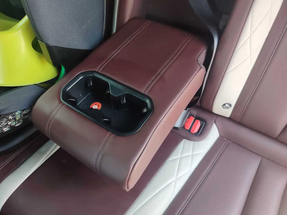 Car image 32