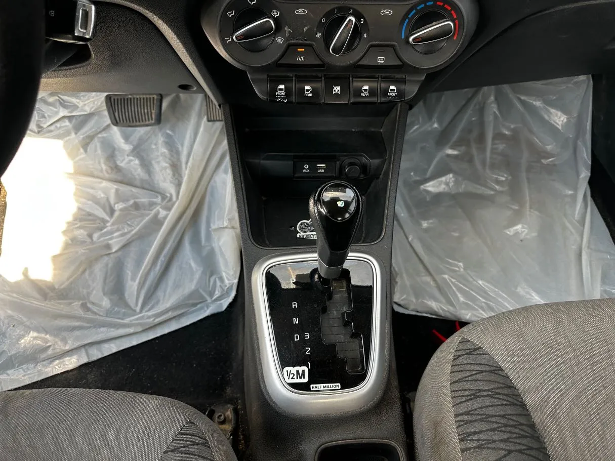 Car image 17