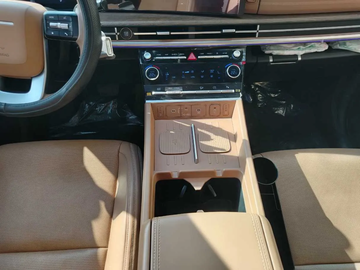 Car image 27
