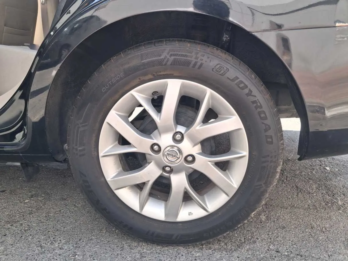 Car image 16