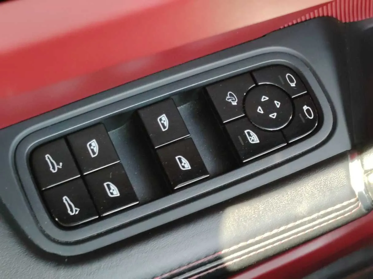 Car image 29